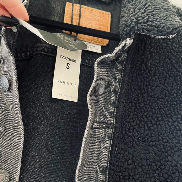 FLASH SALE 💋 • Levis • Sherpa Black and Grey Denim Sherpa Jacket in Black Sheep - Picture 5 of 12